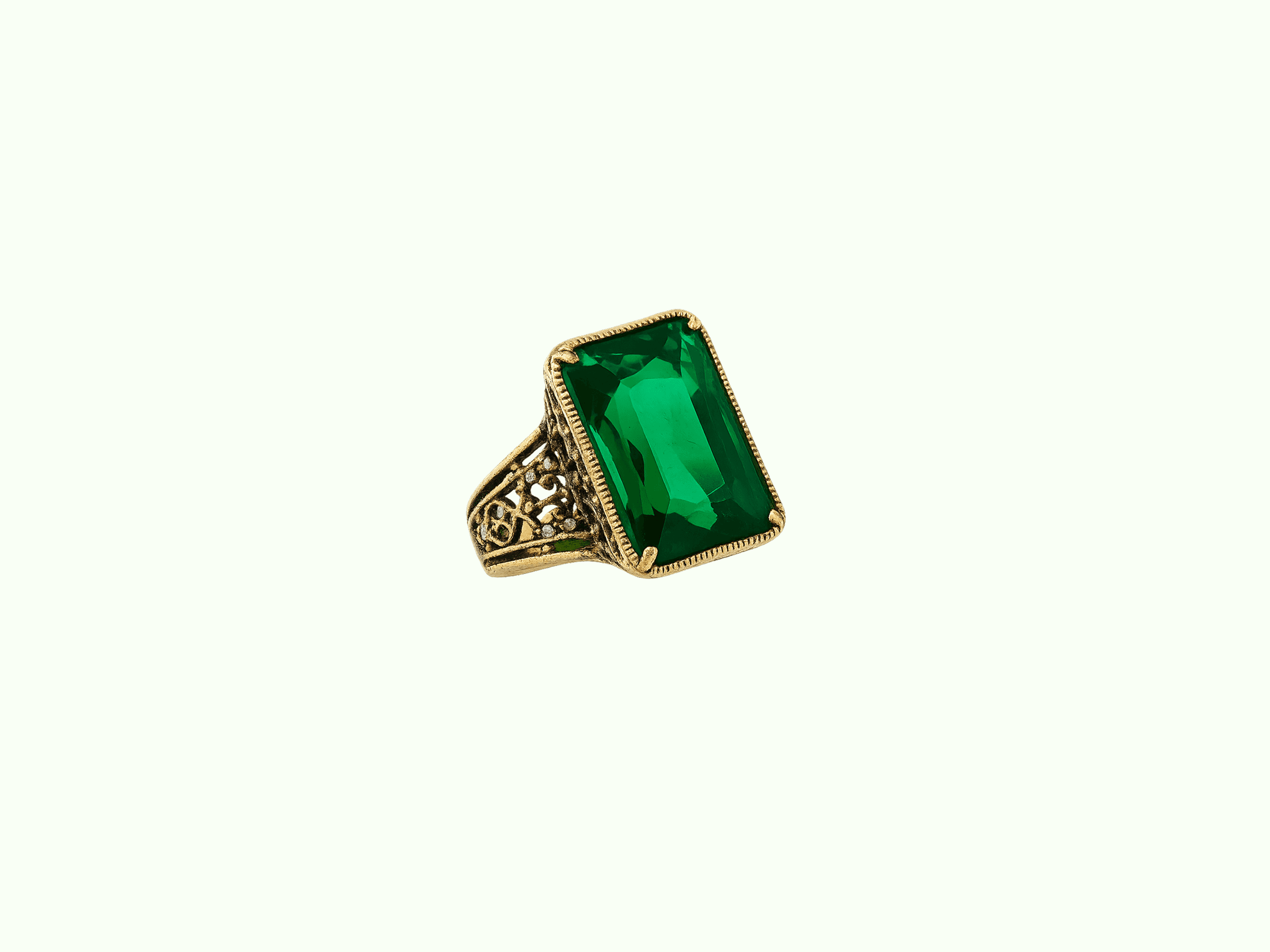 Emerald Royale Ring